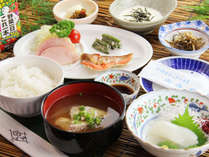 【朝食】米どころ・新潟の朝ごはん☆オススメ刺身&日替わり海鮮汁で朝はしっかり3杯めし！