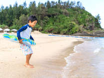 白い砂浜に青い海！沖縄の海遊びを満喫♪