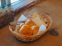 【無料の軽朝食付】オーナーも大好き！ひるがの高原パン工房　Paku・Pakuさんのパン※画像は２名分