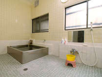 ■【お風呂】大浴場は男女別2か所ございます。脱衣所も広々です。