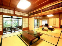 【特別室の一例】贅沢な広さと優美な造りとなっており、客室からは清流桂川が眺められます。