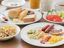 朝食｜宮崎や九州の食材を取り入れ、栄養バランスの良いメニュー豊富な和洋食ビュッフェ♪（洋食一例）