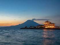 櫻島を望み眼下に拡がる全室オーシャンビューの「絶景温宿」