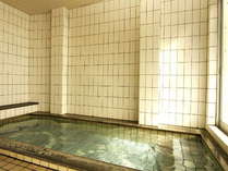 男女湯共に24時間ご入浴可能です。日本海を眺める天然温泉