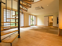 ・【客室（Komorebi）】螺旋階段のあるメゾネットタイプのお部屋