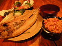 地物の魚介類中心の夕食（一例）