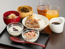 ◆軽食モーニングは、カレー、お茶漬け、シリアルなどを揃えております。