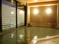 金沢の街並みを一望できる展望大浴場！ゆったりとおくつろぎくださいませ♪