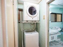 ◆トイレとバスルームの間に洗濯機・衣類乾燥機あり