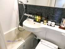 ◆バスルーム◆広々としたバスタブ＆温水洗浄便座　ボタニカルアメニティ採用♪