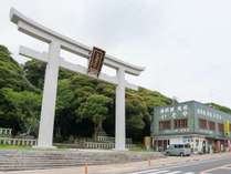 海まで３０秒、日の出の名所神磯鳥居がすぐそこの素朴で小さな民宿。水族館や海鮮市場や海水浴場にも近く夏は宿から水着で海水浴に行け、冬は大洗の風物詩あんこう鍋などの冬の味覚が楽しめます。