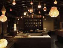【館内】界　川治オリジナルのひょうたんランプが灯ります。