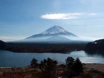 ホテル屋上からも富士山と精進湖が一望できます。