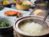 【温泉粥】自家源泉と地元米だけで炊いた当館自慢の湯壺粥。
