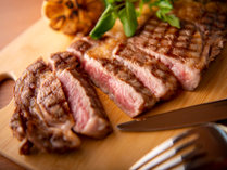 【ご夕食アップグレード】メイン料理/北海道・十勝ハーブ牛のグリルステーキ～焼きたてをテーブルへ