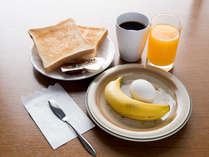*【無料軽朝食】食事処にトースト・バナナ・ゆで卵・コーヒーやジュースをご用意しております。