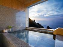 雄大な日本海を一望できる海側客室展望風呂（客室内にご用意してる為窓がついております）