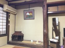 明治時代に建築された最も旧い部屋には貴族院議員で風流人の書画の額縁も残されています（画像の画は別）