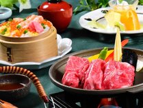 牛肉の美味しさ引き立つ焼きしゃぶ。サッと焼いて特製ダレにつけて。彩り豊かなちらし寿司も美味。