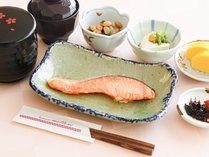 和朝食（一例）※焼魚は日替わりで変更しております。