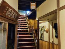 *内観／昔ながらの急な階段も見どころ。町家づくりの日本家屋をLet’s探検！