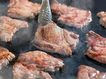 【夕食：通年】ライブキッチンでアツアツ焼きたての牛ステーキをどうぞ♪