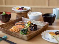 【朝食ビュッフェ】京都のおばんざいをお愉しみいただける和食メニュー。