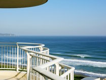 客室のバルコニーからの眺望例。太平洋の絶景を満喫ください！