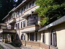 徳富蘇峰に命名された「太古館」は帝国ホテルと同じライト建築の流れをくんでいます。