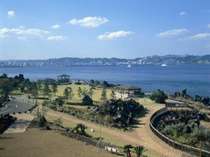 お部屋から眺める風景。鹿児島市街地と錦江湾を一望できます。（海側客室のみ）