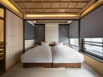 伝統的な天井様式「格天井」や床の間、唐紙の襖など、和の持つ美しさを感じていただける洋寝室。