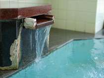 湯口からは良質の鹿教湯の湯が24時間常に注がれております