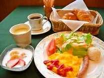朝食（一例）コーヒー又は紅茶・ヨーグルト・スープ・焼き立てパン・ワンプレート