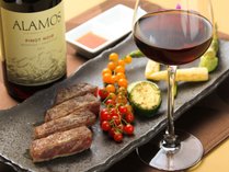 【ご夕食】当館自慢のステーキは赤ワインとの相性抜群　　※イメージ
