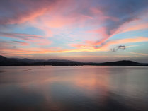 *【天草の夕焼け】当館から車で約10分、天草瀬戸大橋を渡ると、島々に沈む夕日の絶景も見られます。