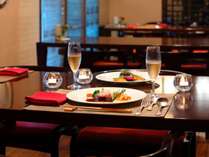 ディナーは別棟の２００年蔵レストランで欧風懐石のフルコースをご用意いたします。
