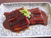 【食事】グレードUPコースでは鰻の蒲焼をお召し上がりいただけます。