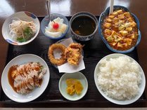 麻婆豆腐定食（選べる12種類の定食の一例）