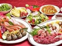 お昼バーベキューにはお肉をはじめ有頭海老やシーフード、旬の野菜といった多彩なメニューを提供いたします