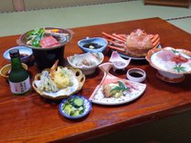 【夕食一例】旬魚のお造りや名物たら汁、海鮮陶板焼き等日本海の幸をご堪能下さい！