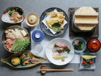 【料理長お勧めの季節の会席】新鮮な日本海の幸や地元の旬菜をふんだんに使用した当館人気のお料理♪