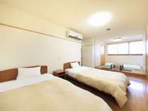 ファミリーツイン。最大4名様までご宿泊可能。3名様からはお布団または簡易ベッド追加となります。