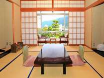 日本庭園に面した和室１０畳のお部屋。和の趣を存分にご堪能下さい。