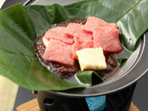 板長自家製の味噌を使用した最高ランク飛騨牛の朴葉味噌焼き。郷土料理をお楽しみ下さい。