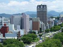 外観：都心を東西に貫く平和大通り沿い、平和都市”広島”の市街地に佇む高層デザイナーズホテル
