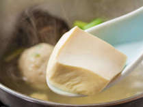 【朝食　-湯豆腐-】　ほろりとほどける、絹衣のような湯豆腐はココだけの逸品