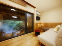 【月庭】信楽焼き風呂タイプ客室イメージ：しずやかな庭園をながめて“ゆとり”　を愉しむ露天風呂つき客室