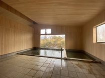 23年3月リニューアル。男女別にある大浴場。温泉の香りもさることながら、総檜張りで木の香りに癒されます
