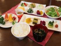 お客様からのお声から、和食も始めました♪長野県産コシヒカリと信州味噌を使用したお味噌汁をご用意