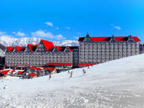 ホテルの目の前に白馬コルチナスキー場OPEN！！【スキー早期予約も受付中／2021年12月18日オープン予定】スキー＆スノボを楽しんだ後は、バイキングと温泉でゆっくり♪